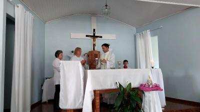 Missa Solene em louvor a Nossa Senhora do Rocio na Comunidade Vila Rural reuniu dezenas de fiÃ©is
